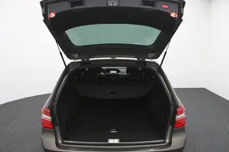 Mercedes-Benz E 350, 3.0, 195 kW, дизель, автомат, задний привод