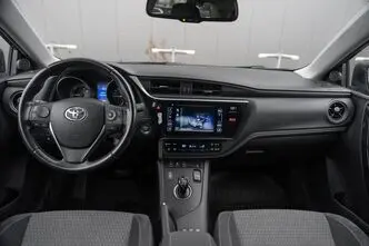 Toyota Auris, 2.0, 73 kW, гибрид б+э, автомат, передний привод