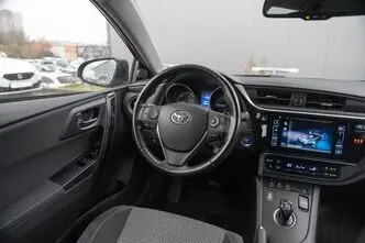 Toyota Auris, 2.0, 73 kW, гибрид б+э, автомат, передний привод