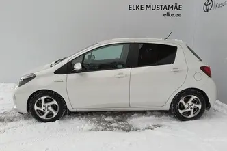 Toyota Yaris, 1.5, 55 kW, гибрид б+э, автомат, передний привод