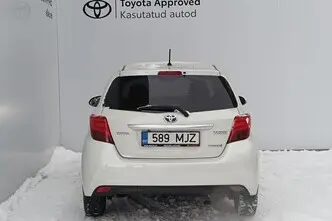 Toyota Yaris, 1.5, 55 kW, гибрид б+э, автомат, передний привод