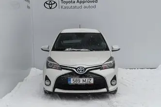 Toyota Yaris, 1.5, 55 kW, гибрид б+э, автомат, передний привод