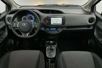 Toyota Yaris, 1.5, 55 kW, гибрид б+э, автомат, передний привод