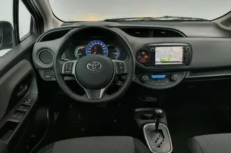 Toyota Yaris, 1.5, 55 kW, гибрид б+э, автомат, передний привод