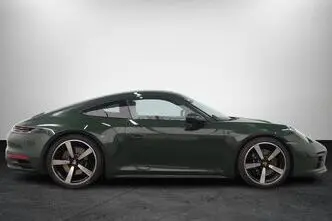 Porsche 911, 3.0, 331 kW, petrol, automatic, four-wheel drive