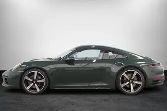 Porsche 911, 3.0, 331 kW, petrol, automatic, four-wheel drive