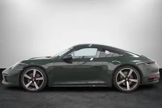 Porsche 911, 3.0, 331 kW, petrol, automatic, four-wheel drive