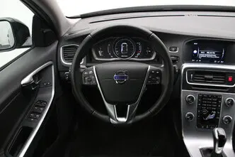 Volvo V60 Cross Country, 2.0, 110 kW, дизель, механическая, передний привод