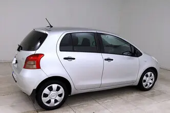 Toyota Yaris, 1.3, 64 kW, petrol, manual, front-wheel drive