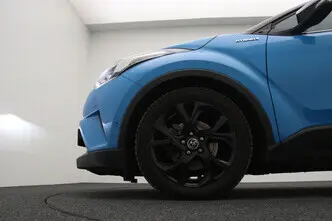 Toyota C-HR, 1.8, 90 kW, гибрид б+э, автомат, передний привод