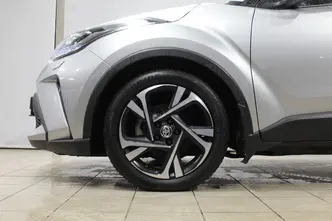 Toyota C-HR, 1.8, 72 kW, гибрид б+э, автомат, передний привод