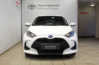 Toyota Yaris, 1.5, 68 kW, гибрид б+э, автомат, передний привод