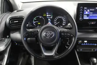 Toyota Yaris, 1.5, 68 kW, гибрид б+э, автомат, передний привод