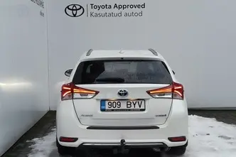 Toyota Auris, 1.8, 73 kW, hybrid p+e, automatic, front-wheel drive