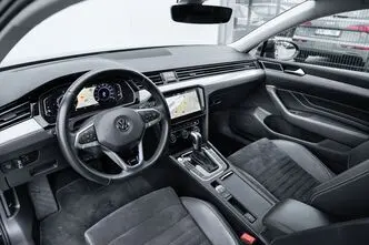 Volkswagen Passat, 1.0, 160 kW, бензин, автомат