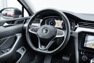 Volkswagen Passat, 1.0, 160 kW, бензин, автомат