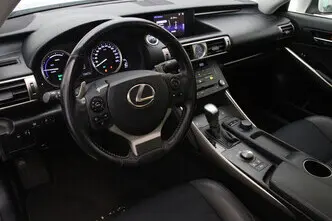 Lexus IS 300, 2.5, 133 kW, гибрид б+э, автомат, задний привод