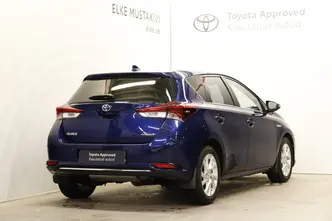 Toyota Auris, 1.8, 73 kW, гибрид б+э, автомат, передний привод