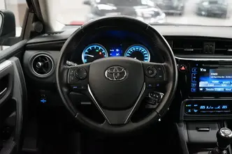 Toyota Corolla, 1.6, 97 kW, бензин, механическая, передний привод