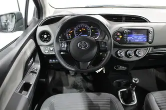 Toyota Yaris, 1.5, 82 kW, бензин, механическая, передний привод