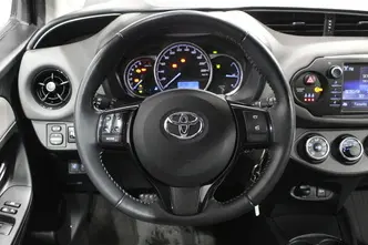 Toyota Yaris, 1.5, 82 kW, бензин, механическая, передний привод