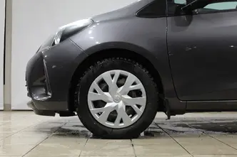 Toyota Yaris, 1.5, 82 kW, бензин, механическая, передний привод