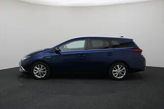 Toyota Auris, 1.8, 73 kW, гибрид б+э, автомат, передний привод