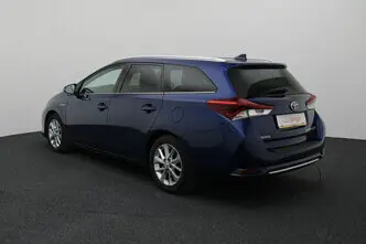 Toyota Auris, 1.8, 73 kW, гибрид б+э, автомат, передний привод