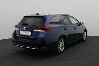 Toyota Auris, 1.8, 73 kW, гибрид б+э, автомат, передний привод