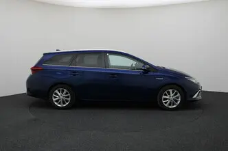 Toyota Auris, 1.8, 73 kW, гибрид б+э, автомат, передний привод