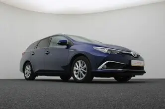 Toyota Auris, 1.8, 73 kW, гибрид б+э, автомат, передний привод