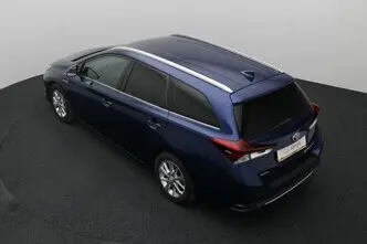 Toyota Auris, 1.8, 73 kW, гибрид б+э, автомат, передний привод