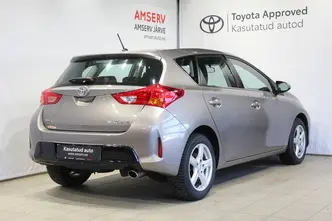 Toyota Auris, 1.6, 97 kW, petrol, manual, front-wheel drive