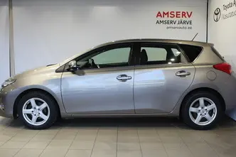 Toyota Auris, 1.6, 97 kW, petrol, manual, front-wheel drive