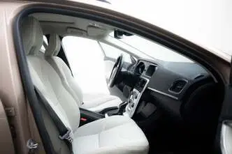 Volvo V40, 2.0, 130 kW, diisel, automaat, esivedu