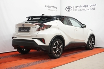 Toyota C-HR, 1.8, 72 kW, гибрид б+э, автомат, передний привод