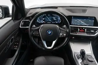 BMW 330, 2.0, 135 kW, pistikhübriid, automaat, tagavedu