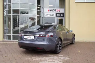 Tesla Model S, 186 kW, elekter, nelikvedu