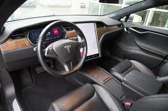 Tesla Model S, 186 kW, elekter, nelikvedu