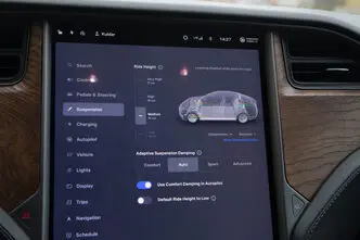 Tesla Model S, 186 kW, elekter, automaat, nelikvedu