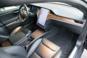 Tesla Model S, 186 kW, elekter, automaat, nelikvedu