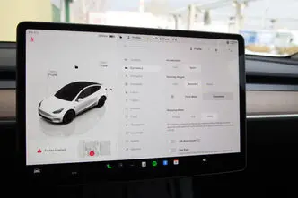 Tesla Model Y, 393 kW, elekter, automaat, nelikvedu