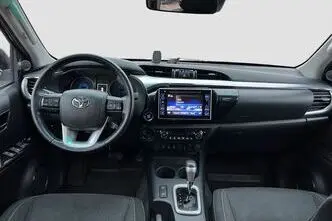 Toyota Hilux, 2.4, 110 kW, дизель, автомат, полный привод