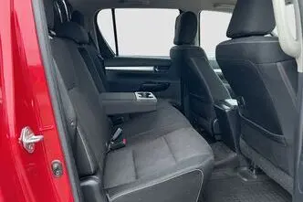 Toyota Hilux, 2.4, 110 kW, дизель, автомат, полный привод