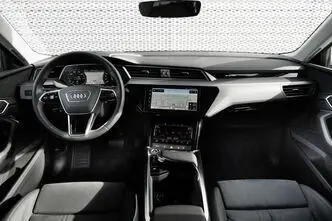 Audi e-tron, 300 kW, электричество, автомат, полный привод