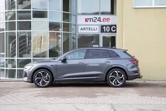 Audi e-tron, 300 kW, electric, automatic, four-wheel drive