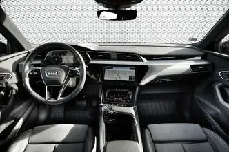 Audi e-tron, 300 kW, электричество, автомат, полный привод