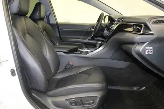 Toyota Camry, 2.5, 131 kW, hybrid, automatic, front-wheel drive