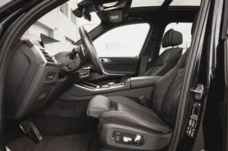 BMW X5, 3.0, 210 kW, hybrid, automatic, four-wheel drive