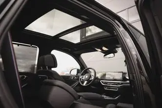 BMW X5, 3.0, 210 kW, hybrid, automatic, four-wheel drive